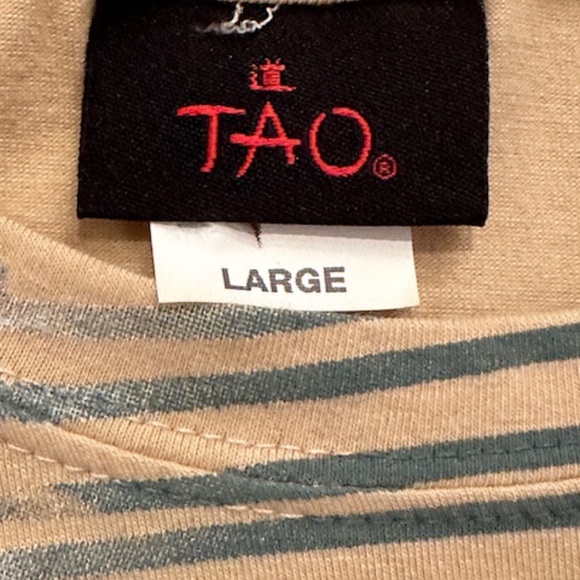 WOMEN'S BEAUTIFUL MULTI COLORED TEE  TOP WITH SEQUINS BY TAU,  SIZE: LARGE - Picture 11 of 12